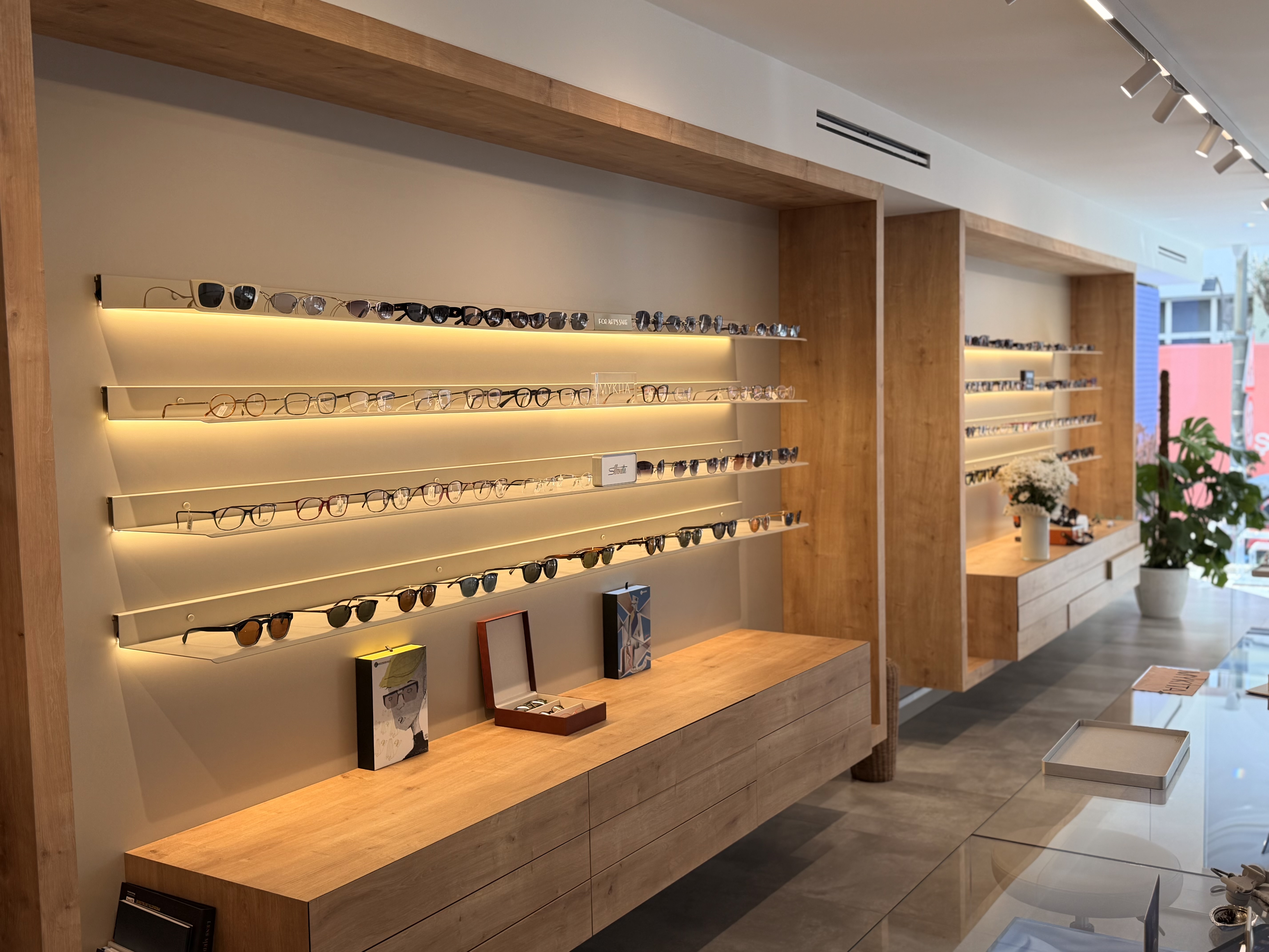 Cutler and Gross kontakt lens çeşitleri - günlük, aylık ve renkli lensler