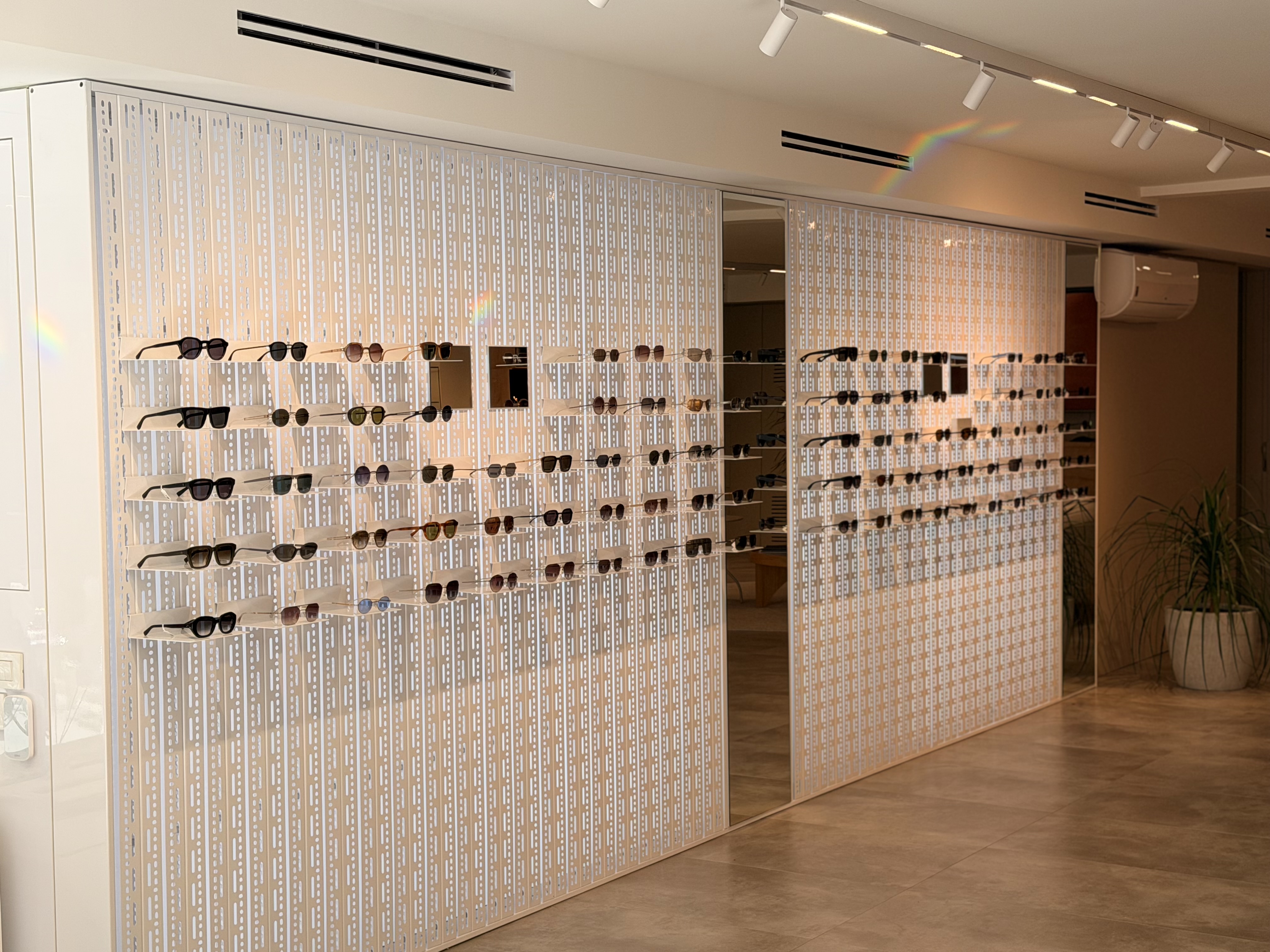 Cutler and Gross ekibi ve uzman optisyen kadrosu - Nişantaşı İstanbul